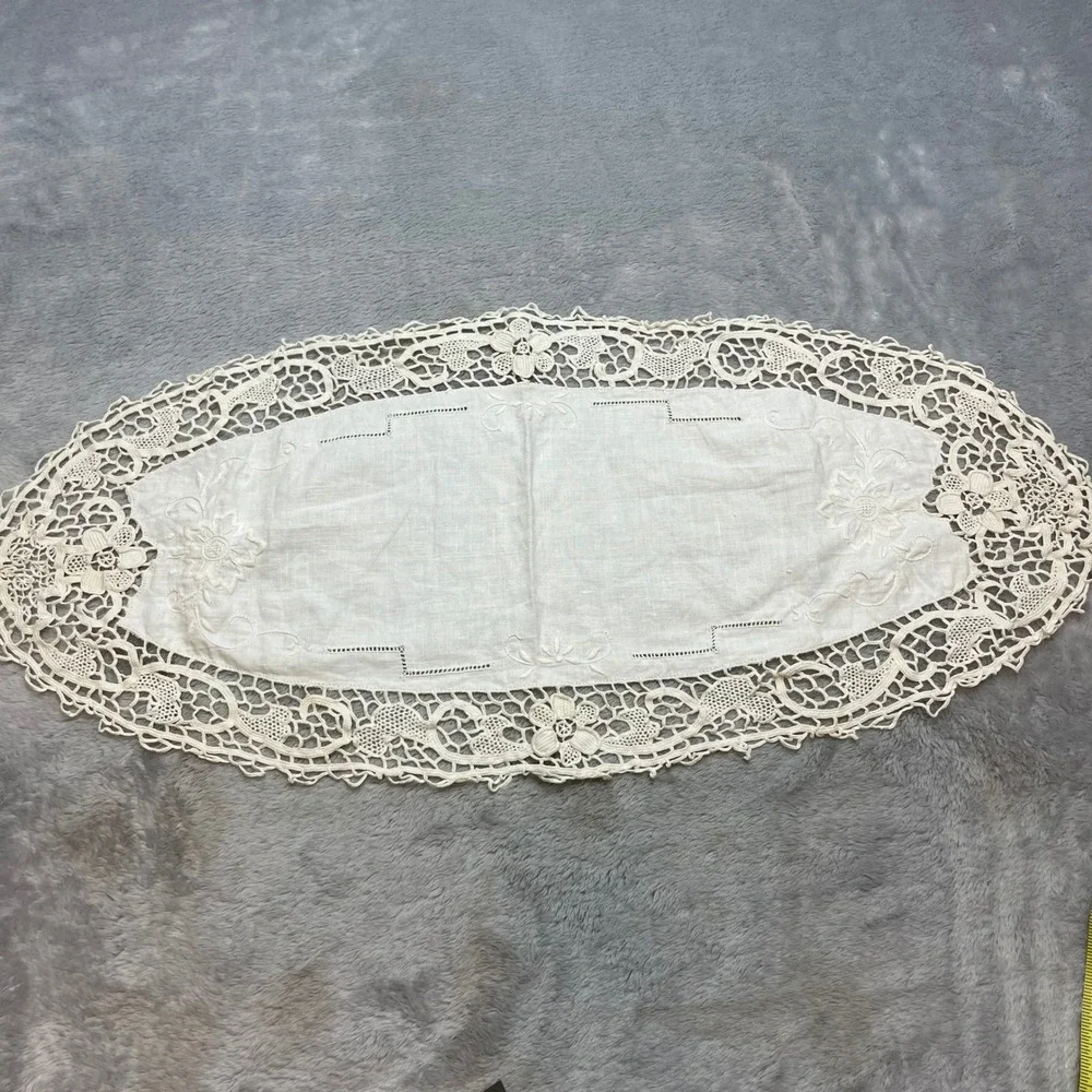 Vintage Oval Embroidered Table Runner Doily Size 25x11 Cream Lace Victorian
